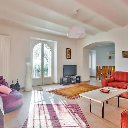 Vaste 3 Pieces Dans Demeure Avec Jardin Apartment
