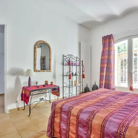 Vaste 3 Pieces Dans Demeure Avec Jardin *
